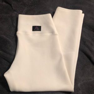 Completely opaque white leggings! No stains!